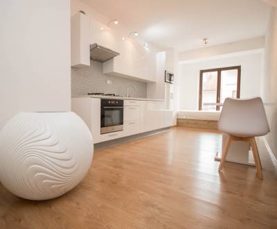 Pronájem Byt 3+1, Byt 3+1, Mäsiarska, Košice - Staré Mesto, Slovensko