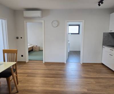 Pronájem Byt 3+1, Byt 3+1, Gábora Steinera, Trnava, Slovensko