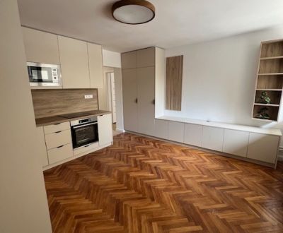Prodej Byt 3+1, Byt 3+1, Medená, Bratislava - Staré Mesto, Slovensko