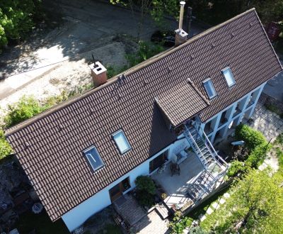 Rodinný dům 240 m², 3 bytové jednotky, velký pozemek, Lamač