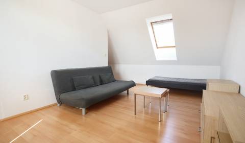 Pronájem Byt 3+1, Byt 3+1, Mečíková, Bratislava - Devínska Nová Ves, S