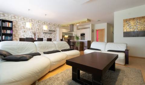 Pronájem Byt 3+1, Byt 3+1, Trenčianska cesta, Bratislava - Ružinov, Sl