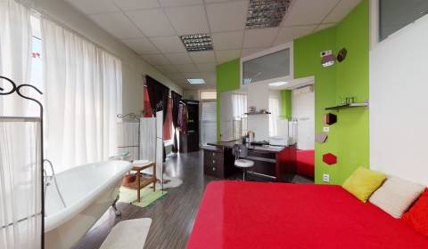 Prostory pro obchod, Na križovatkách, pronájem, Bratislava - Ružinov,