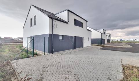 Byt 4+1, prodej, Senec, Slovensko