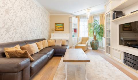 Pronájem Byt 4+1, Byt 4+1, Jakubovo námestie, Bratislava - Staré Mesto