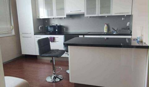 Pronájem Byt 1+1, Byt 1+1, Nové Zámky, Nové Zámky, Slovensko