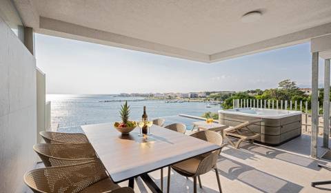 CHORVATSKO - Luxusní zařízené apartmány 10 m od moře - PAG, POVLJANA