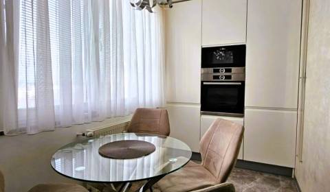 Rezervovaný-Rekonštruovaný klimatizovaný 3-izbový byt Andreja Kubinu