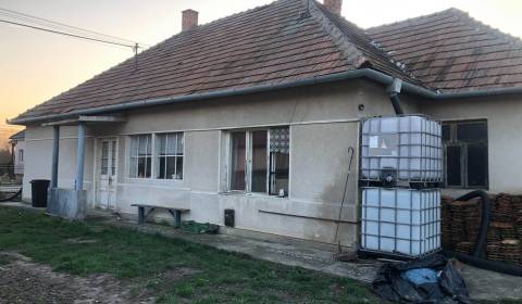 Predám rodinný dom v obci Kmeťovo