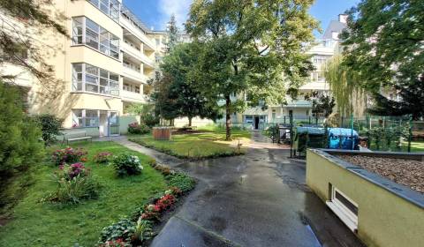 Pronájem Byt 2+1, Byt 2+1, Cintorínska, Bratislava - Staré Mesto, Slov