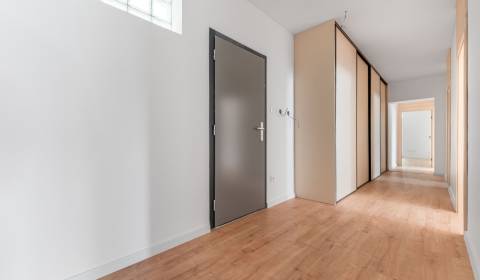 Prodej Byt 4+1, Byt 4+1, Konštantína Čulena, Trnava, Slovensko