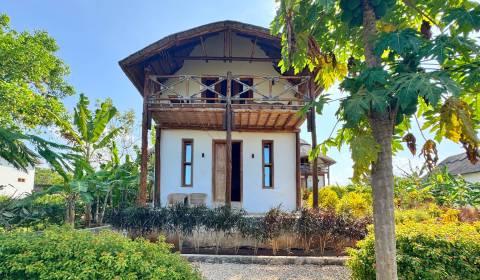 POSCHODOVÁ VILA S VÝHLEDEM NA OCEAN