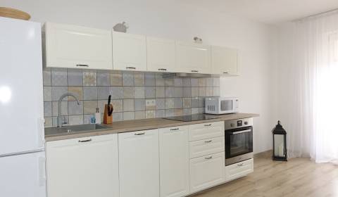 Pronájem Byt 2+1, Byt 2+1, Agátová, Senec, Slovensko