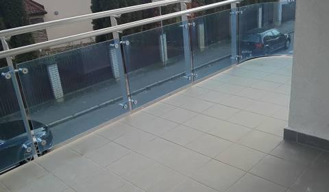 Moderní 3+kk byt s balkony a garáží v Trenčíně
