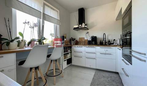 Prodej Byt 3+1, Byt 3+1, centrum, Senec, Slovensko