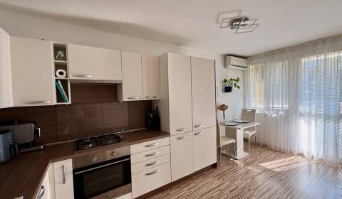 Prodej Byt 3+1, Byt 3+1, Gejzu Dusíka, Trnava, Slovensko