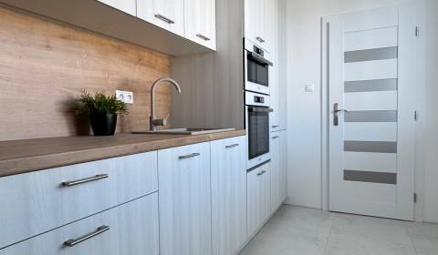 Pronájem Byt 3+1, Byt 3+1, Hollého, Nitra, Slovensko