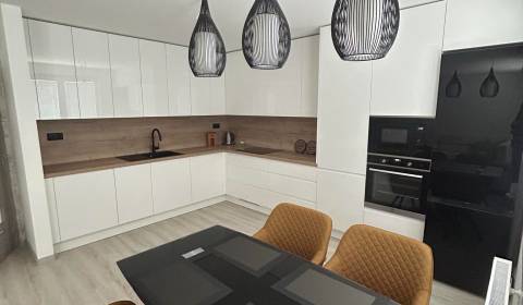 Prodej Byt 3+1, Byt 3+1, Halalovka, Trenčín, Slovensko