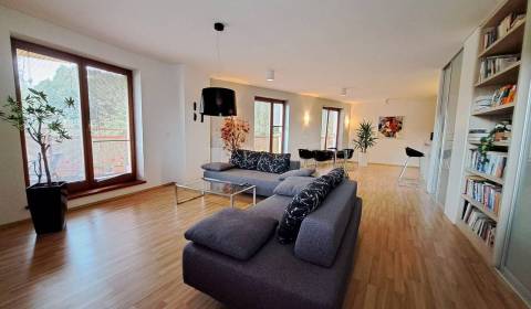 Pronájem Byt 2+1, Byt 2+1, Štefánikova, Poprad, Slovensko