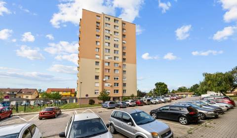 SENEC - 3i moderně zrekonstruovaný byt v centru s lodžií