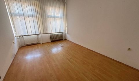 Pronájem Kancelářské prostory, Kancelářské prostory, Námestie M. R. Št