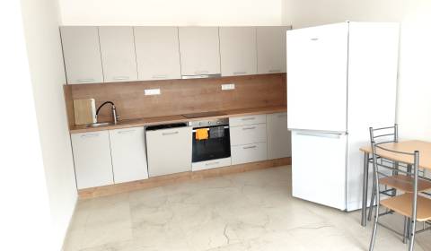 Pronájem Byt 2+1, Byt 2+1, M.R.Štefánika, Nové Zámky, Slovensko