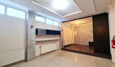 Pronájem Kancelářské prostory, Kancelářské prostory, Malokarpatské nám