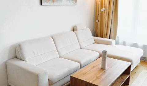 Moderní 2+kk byt s výhledem na hrad v centru Bratislavy