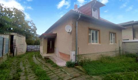 Útulný rodinný dům v klidné obci Nitrica s velkým pozemkem