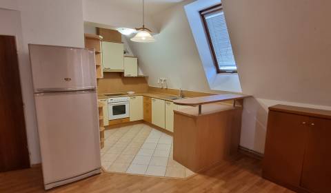 Pronájem Byt 3+1, Byt 3+1, Nové Zámky, Slovensko