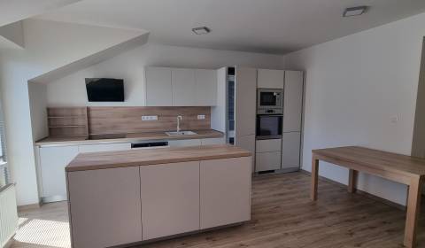 Pronájem Byt 3+1, Byt 3+1, Nové Zámky, Slovensko