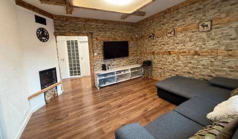 Pronájem Byt 3+1, Byt 3+1, Komenského, Púchov, Slovensko