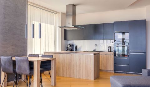 Prostorný 3+kk s výhledem na Dunaj v Panorama City, Bratislava