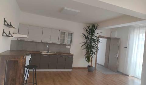 Pronájem Byt 2+1, Byt 2+1, Čadca, Slovensko