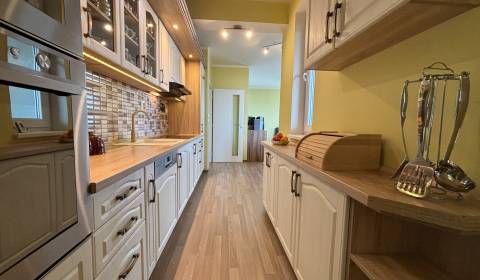 Prodej Byt 4+1, Byt 4+1, Trenčín, Slovensko