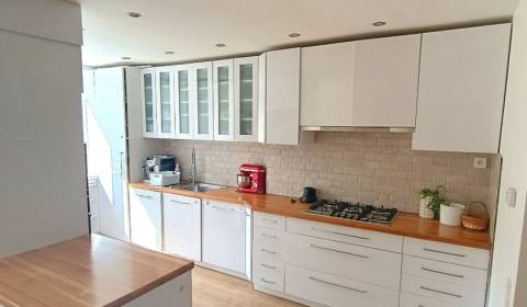 Prodej Byt 3+1, Byt 3+1, Sokoloská, Bratislava - Staré Mesto, Slovensk