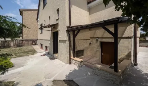 Pronájem Rodinný dům, Rodinný dům, Rovná, Bratislava - Ružinov, Sloven