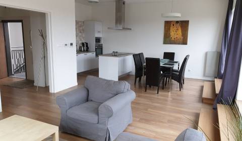 PRONÁJEM - 3 + kk v centru města s velkou terasou - NITRA