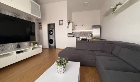 Pronájem Byt 2+1, Byt 2+1, Komárno, Slovensko