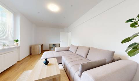 Prodej Byt 3+1, Byt 3+1, Daxnerovo námestie, Bratislava - Ružinov, Slo