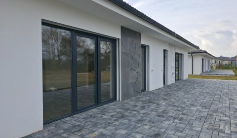 Prodej Rodinný dům, Rodinný dům, Nové Mesto nad Váhom, Slovensko