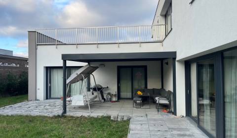 Pronájem Rodinný dům, Rodinný dům, Borovicová, Senec, Slovensko