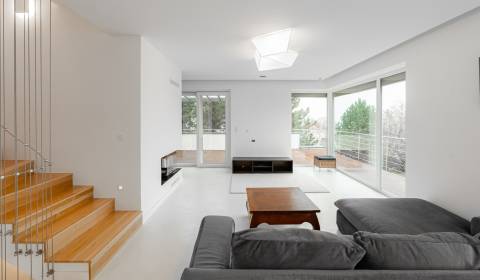 Pronájem Rodinný dům, Rodinný dům, Pôvabnicová, Bratislava - Karlova V