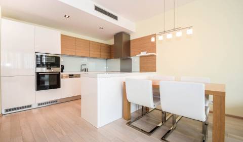 Pronájem Byt 3+1, Byt 3+1, Bratislava - Staré Mesto, Slovensko