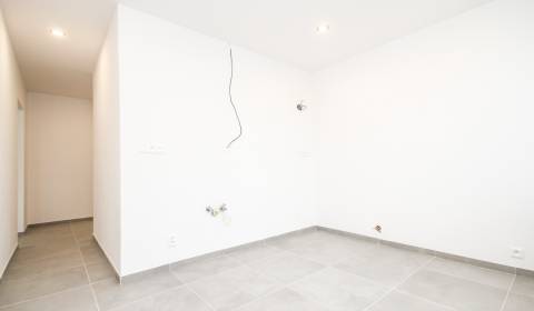 Prodej Byt 3+1, Byt 3+1, Mateja Bela, Trenčín, Slovensko