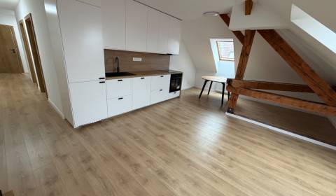 Pronájem Byt 3+1, Byt 3+1, Moysesova, Topoľčany, Slovensko