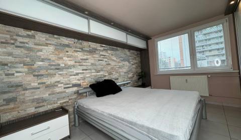 Pronájem Byt 3+1, Byt 3+1, Námestie hraničiarov, Bratislava - Petržalk