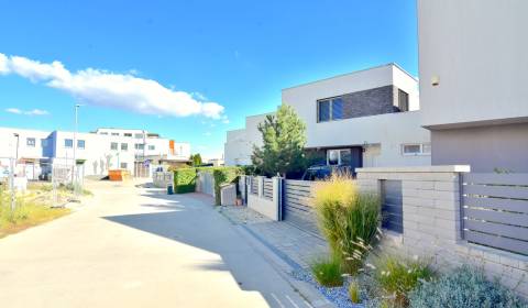 Prodej Rodinný dům, Rodinný dům, Hroznová, Senec, Slovensko