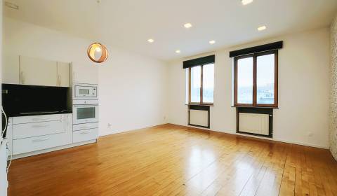 Pronájem Byt 2+1, Byt 2+1, M.R. Štefánika, Žilina, Slovensko