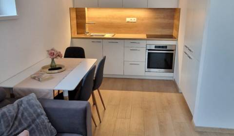 Pronájem Byt 2+1, Byt 2+1, Hlavná, Trnava, Slovensko